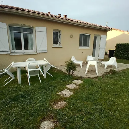 2 En Rez-de-jardin Apartment