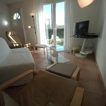 2 En Rez-de-jardin Apartment